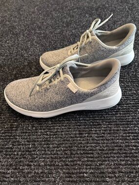 Kizik Madrid Eco Knit Heathered Grey Womens Athletic Sneaker Size 9 Comfort Walk